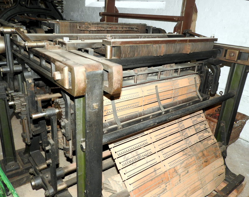 NIM_Leavers_machine_with_Jacquard_2502sc